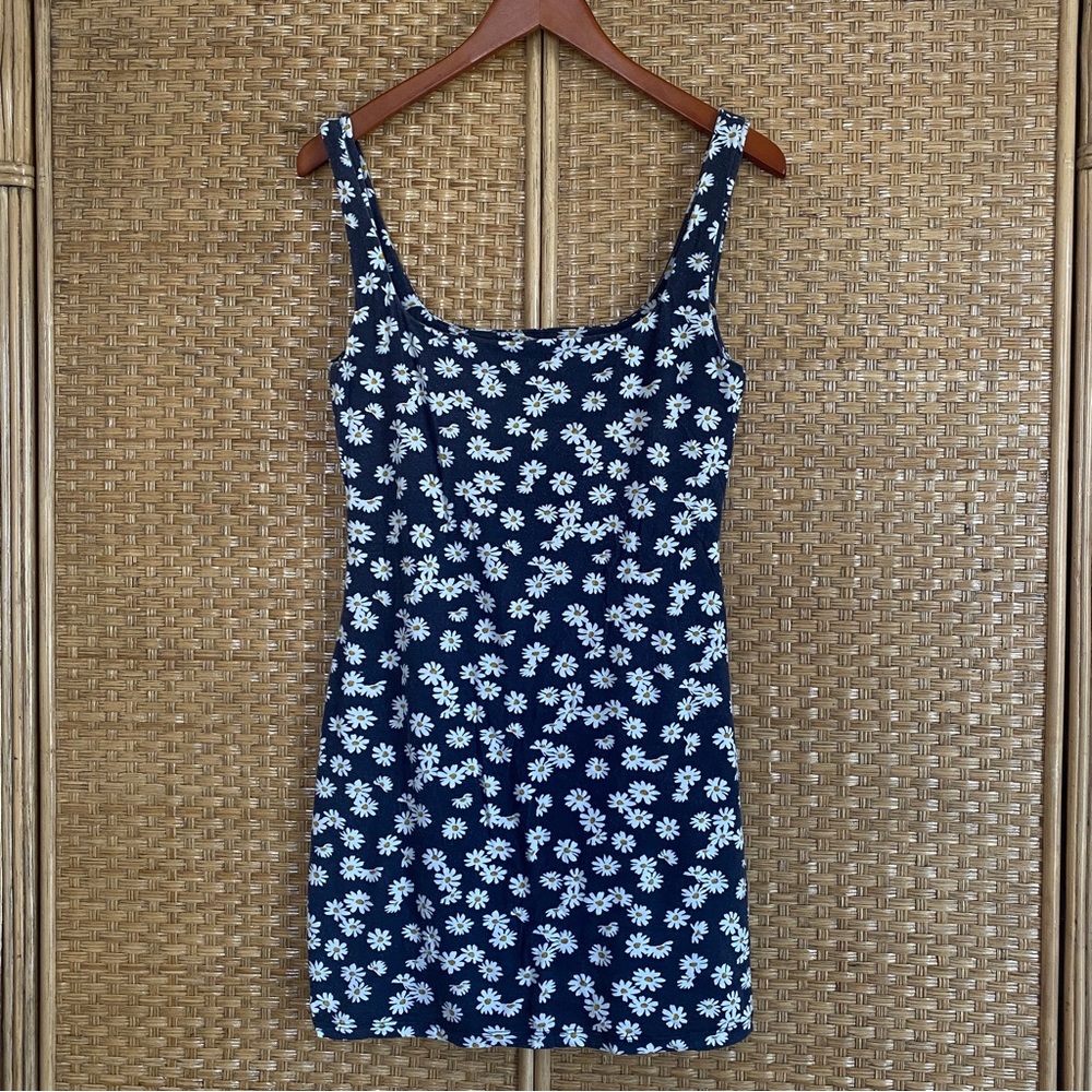 REFORMATION DRESS SZ large, stretchy vintage bodycon cute floral dress